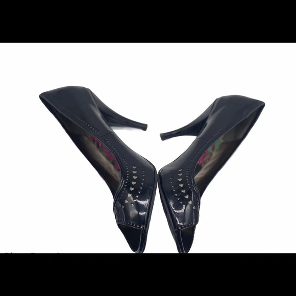 BETSEYVILLE GUC Black BVPecks Open Toe Heels - Picture 15 of 16